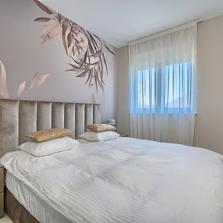 Apartament Franc 1 *